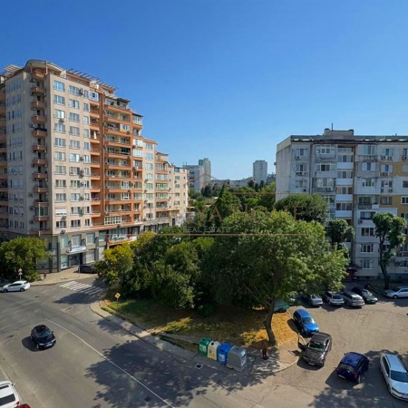 Просторен тристаен апартамент в ж.к.Зорница - гр.Бургас - снимка 13