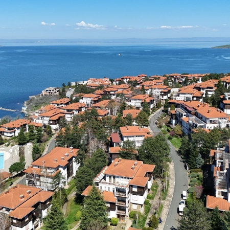 Обзаведен двустаен апартамент с панорама море в жилищен комплекс Санта Марина, в гр. Созопол - снимка 9