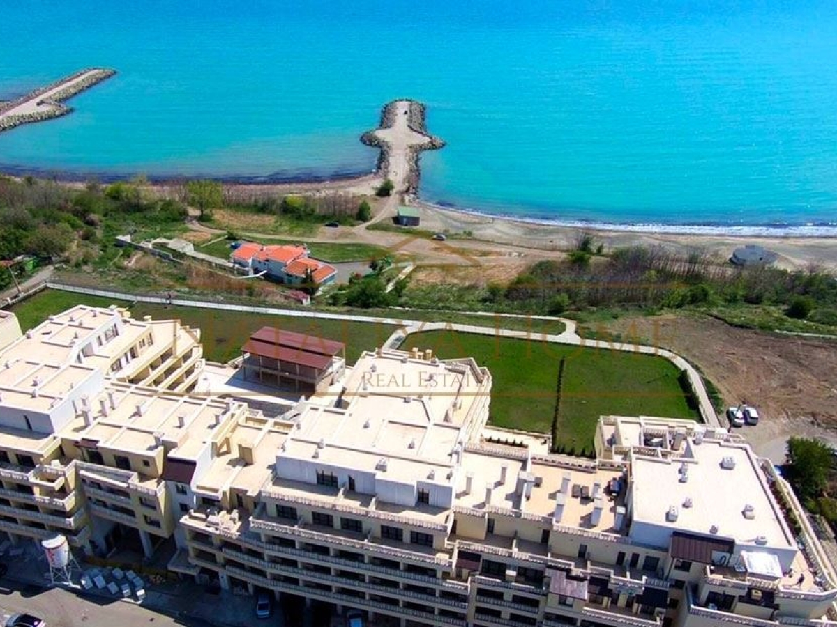 Уютен едностаен апартамент на първа линия море в кв.Сарафово - снимка 10