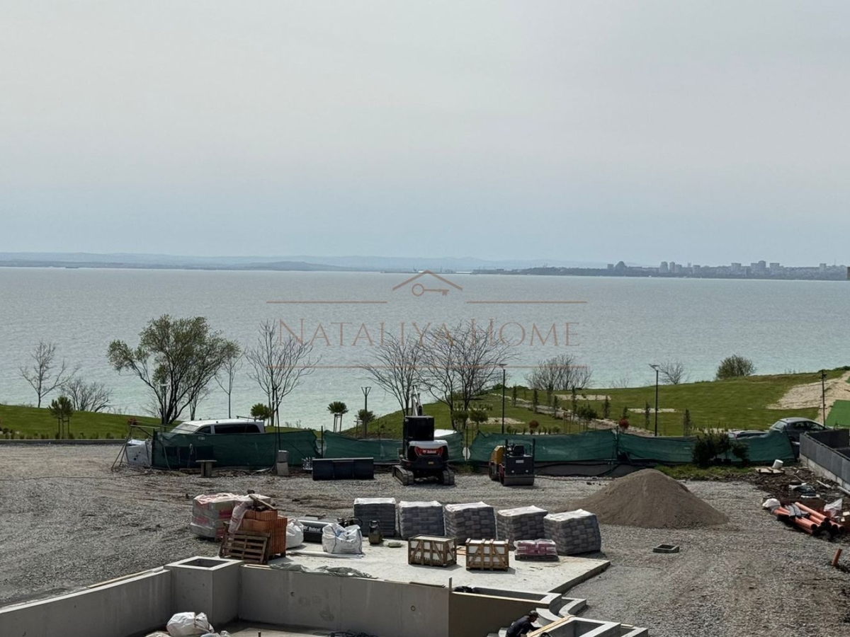 Просторен многостаен апартамент с панорама море в кв.Сарафово - снимка 11