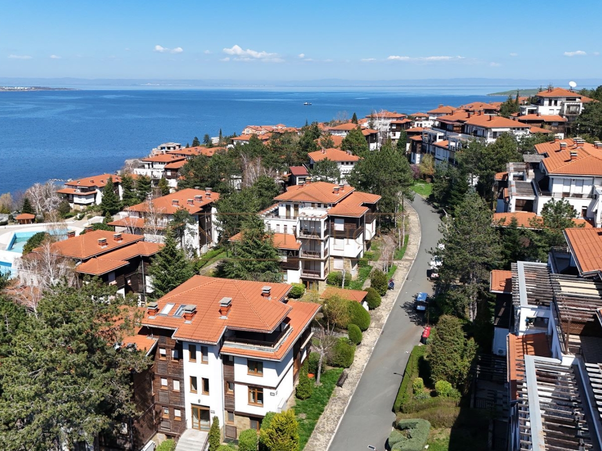 Обзаведен двустаен апартамент с панорама море в жилищен комплекс Санта Марина, в гр. Созопол - снимка 10