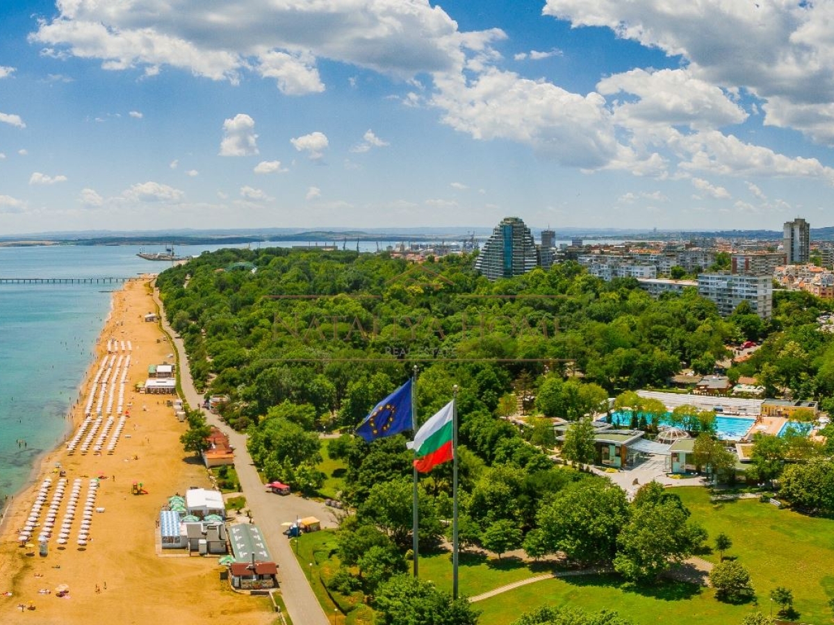 Модерен двустаен апартамент с гараж в жк.Лазур, гр.Бургас - снимка 10