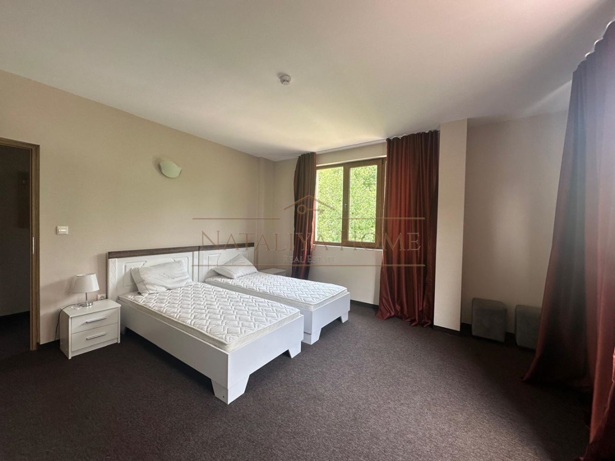 Просторен тристаен апартамент в жилищна сграда без такса поддръжка в к.кс. Слънчев бряг - снимка 4