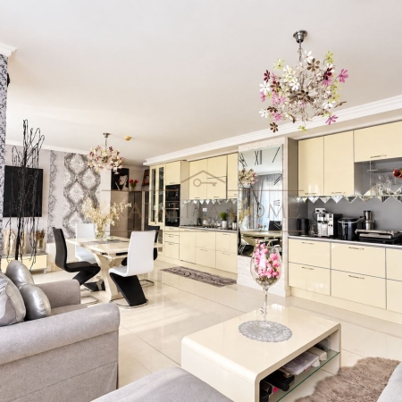 Просторен тристаен апартамент в комплекс Villa Florencia, гр.Свети Влас - снимка 2