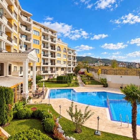 Просторен тристаен апартамент в комплекс Villa Florencia, гр.Свети Влас - снимка 9