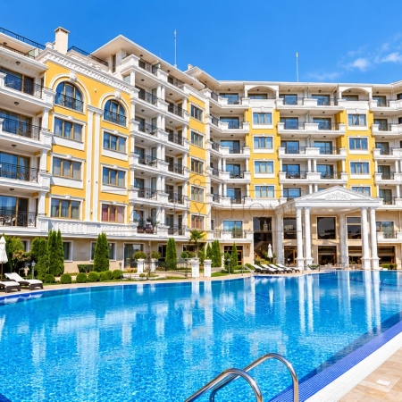 Просторен тристаен апартамент в комплекс Villa Florencia, гр.Свети Влас - снимка 12