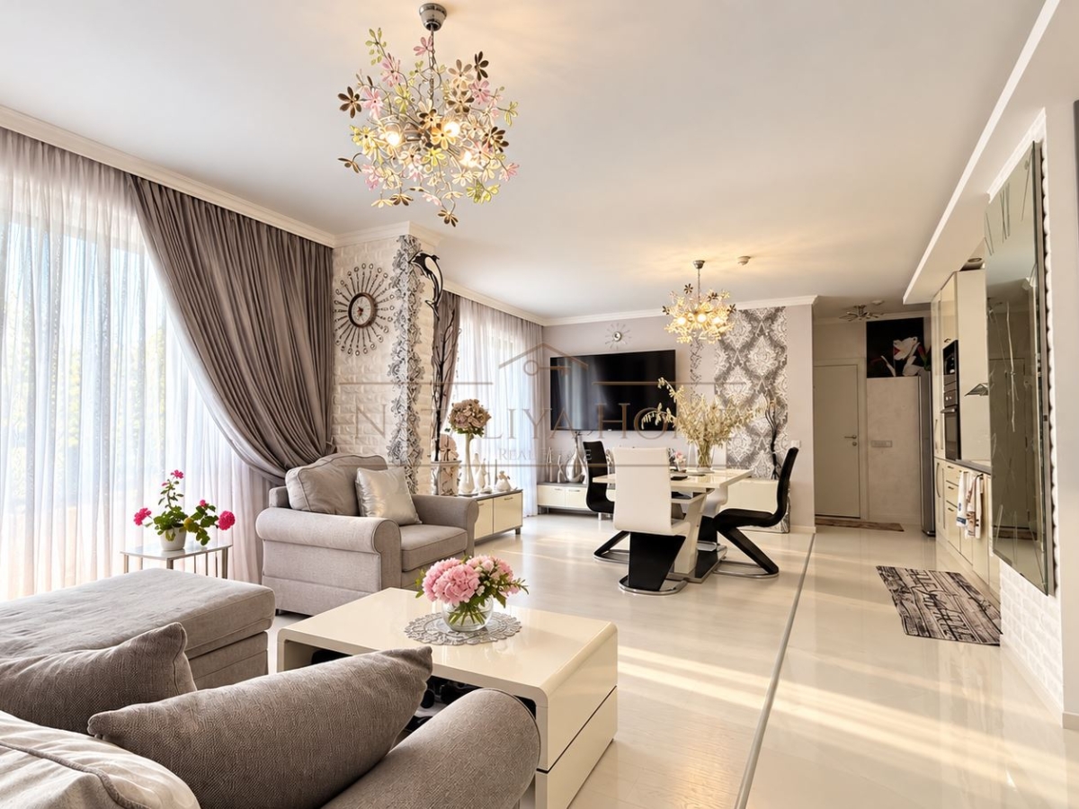 Просторен тристаен апартамент в комплекс Villa Florencia, гр.Свети Влас - снимка 3