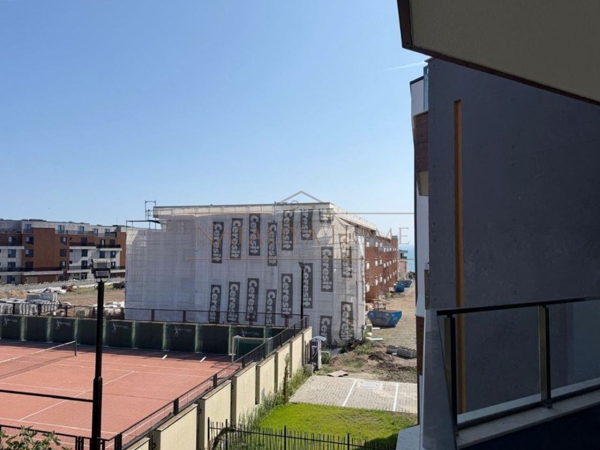 Двустаен апартамент с паркомясто на метри от плажа в луксозна жилищна сграда в кв. Сарафово - снимка 5